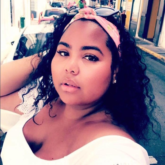 Meet your Posher, Caroline - Picture 1 of 2